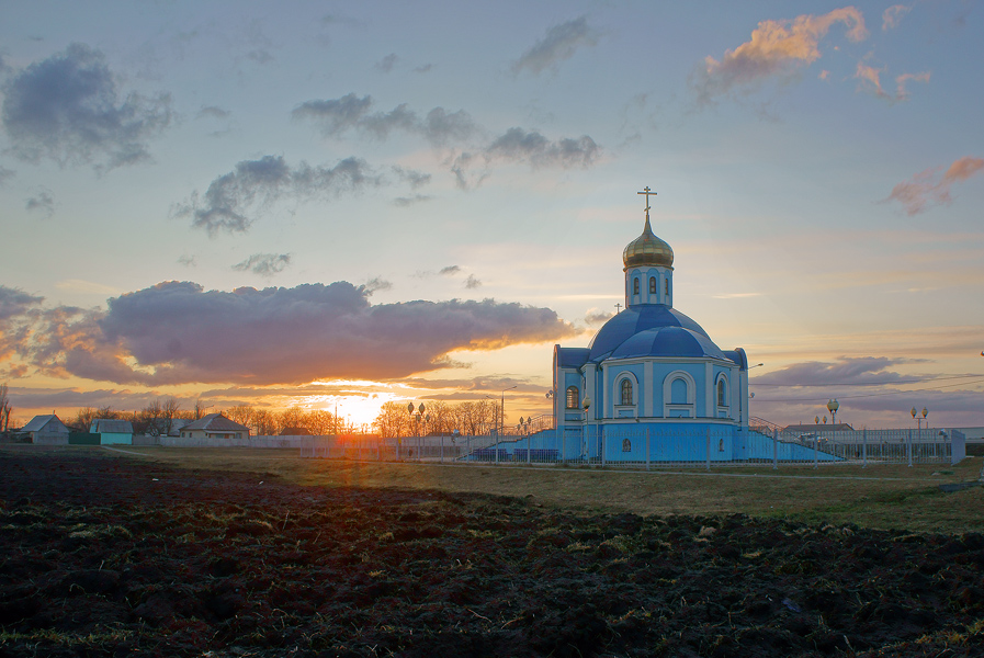 Бобровы дворы. Храм Покрова Пресвятой Богородицы Бобровы дворы. Село Бобровы дворы Белгородская область. Храм Покрова Пресвятой Богородицы Губкин. Храм Бобровы дворы Губкин.