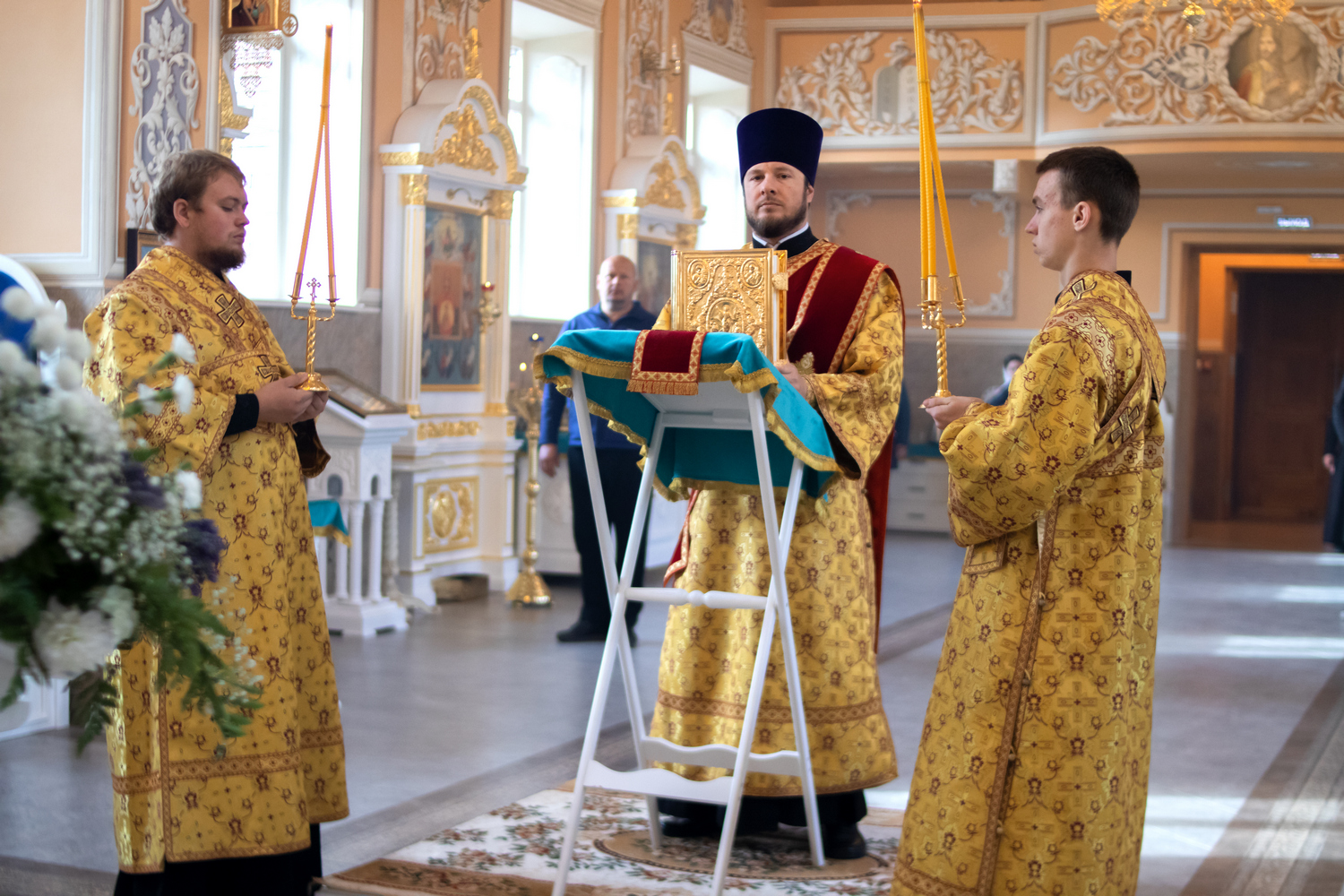 Епископ Софроний Мусиенко. Храм в октябре. Богородице-Тихвинская Церковь Усть-Кяхта. Тихвинский монастырь с воды.