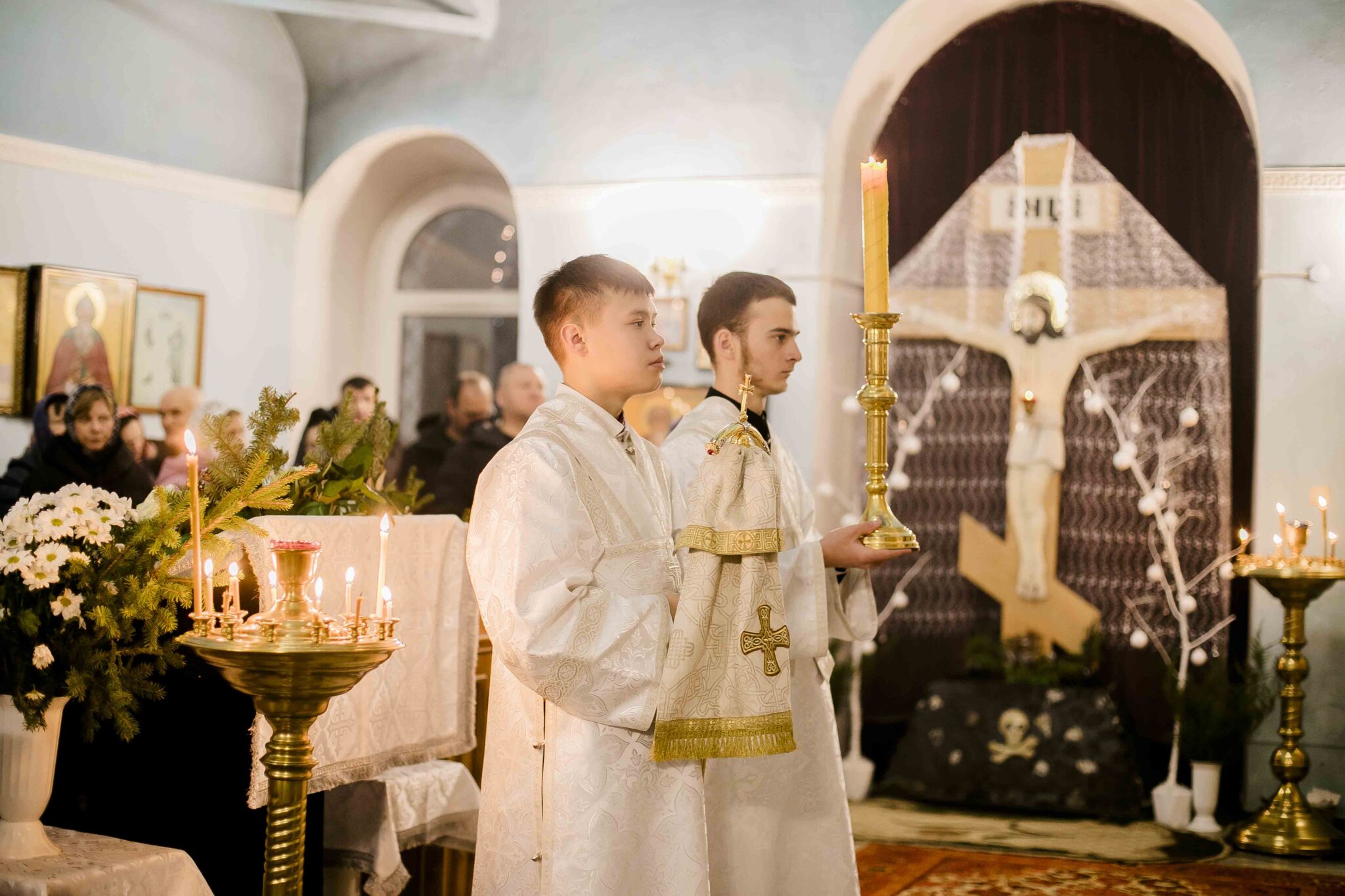 Во Иордане крещающуся. Крещение фото 19.01.2023 в храме сегодня. Крещение в церкви фото. Крещение 2023 фото.