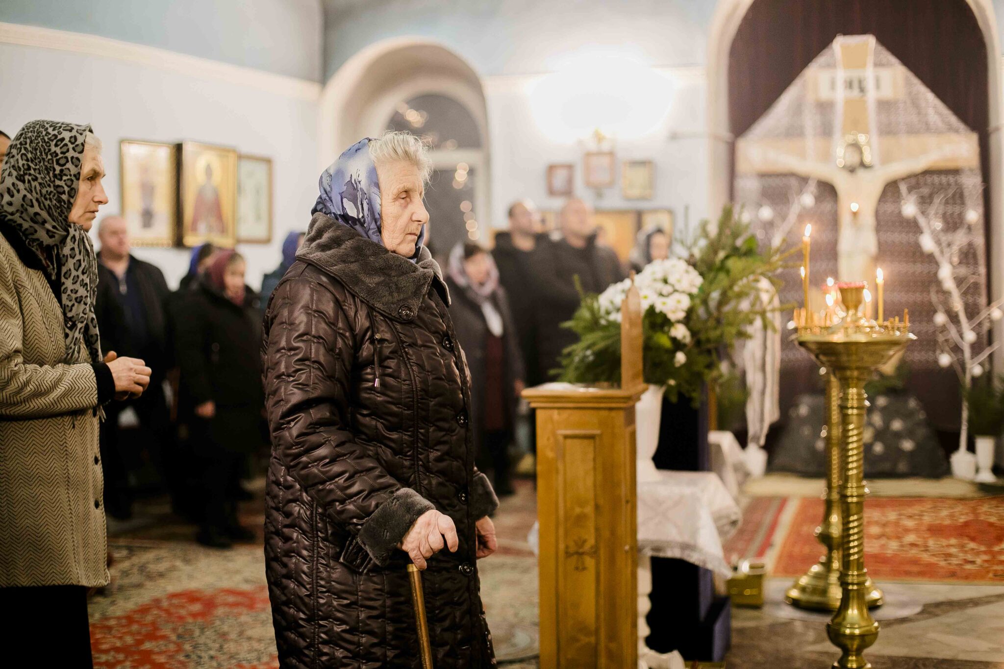 Во Иордане крещающуся. Крещение фото 19.01.2023 в храме сегодня. Иордан при храме. Празднование на крещения в церкви фото.