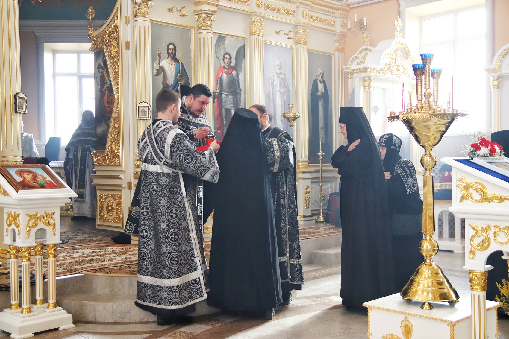 Покровская Церковь Тихвинского монастыря внутри