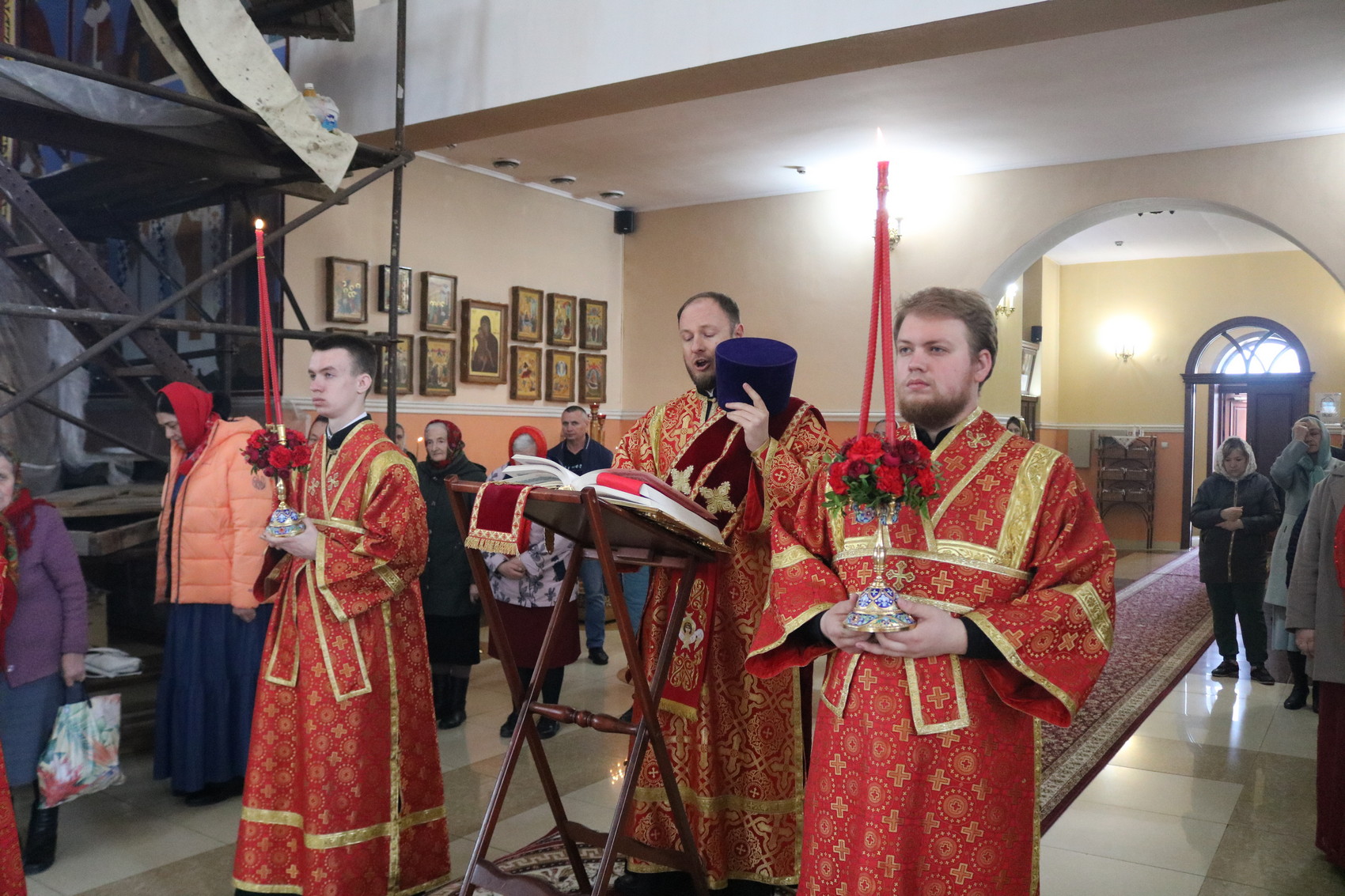 Часы светлой седмицы. Храм. Епархия Губкин. Владыка Белгородский. Светлая седмица 2023.